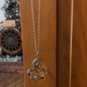 Elegant Silver Pendant Necklace